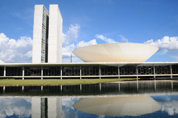Câmara aprova MP que torna obrigatória a aprovação em exame para exercer a medicina